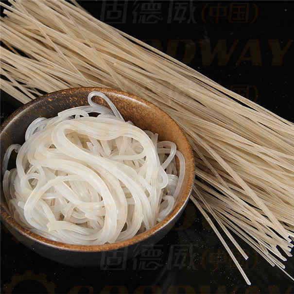 這樣的粉條機加工紅薯粉條，你見過嗎？一天能做8噸